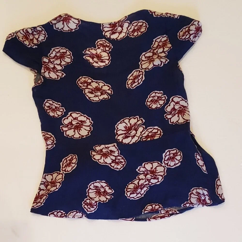 Elodie Blue, Red and White Wrap shirt with cap sleeves - Picture 4 of 7